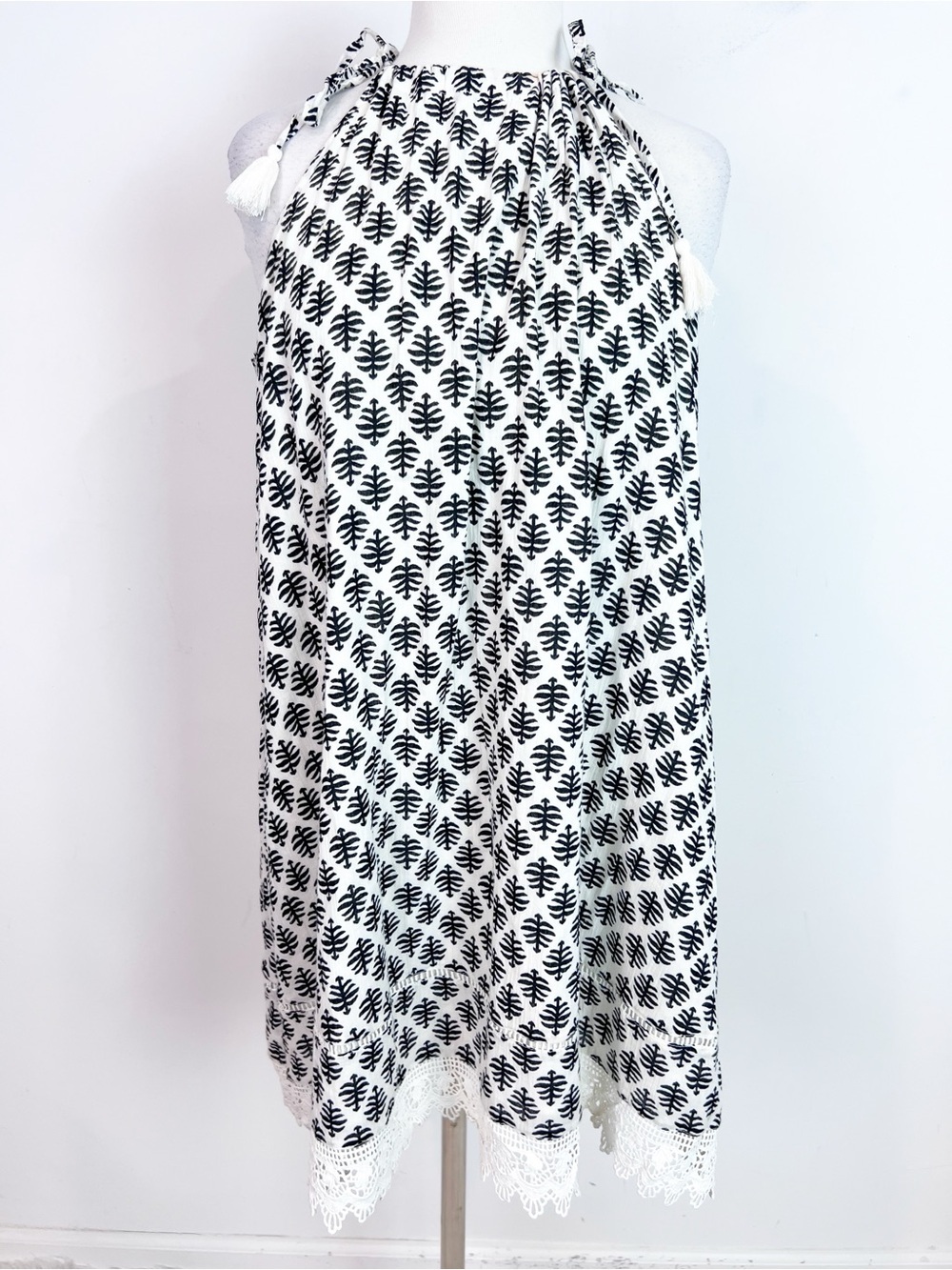 OLD NAVY WHITE BLACK FLOWY BOHO SLEEVELESS DRESS TIES AT SHOULDERS SZ LARGE